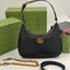 GUCCI Aphrodite small shoulder bag กระเป๋าสะพายทรงคลาสสิค ดีไซน์ย้อนยุคผสานความโมเดิร์นด้วยรูปทรงพอช ที่ใช้งานได้ทุกสไตล์ วัสดุหนังแคนวาส ทนทาน ภายในกระเป๋าเป็นช่องโล่ง