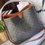 Celine Triomphe Large Shoulder Bag กระเป๋าสะพายรุ่นนี้ก็เป็นอีกหนึ่งใบที่คุ้มค่าคุ้มราคามากสำหรับสาวๆที่ชอบพกพาสิ่งของเยอะ เพราะมีฐานที่ขนาดกว้างเลยทีเดียว ด้วยดีไซน์กึ่งทางการ กึ่งลำลอง จึงใช้งานได้หลายโอกาส ลายtriompheที่โดดเด่นเป็นเอกลักษณ์ หรูหราดูแพง