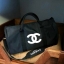 CHANEL Travel Bag กระเป๋าเดินทาง รุ่นสุดฮิตในหมู่ดาราเซเลปค่ะ วัสดุ NYLON เนื้อหนาสีดำด้านหน้ามีโลโก้ CC สีขาว ใบใหญ่จุใจสามารถใส่เสื้อผ้ารองเท้าของใช้ได้เยอะ น้ำหนักเบา กันนำ้ดูแลรักษาทำความสะอาดง่าย