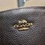 COACH F36675 SMALL KELSEY SATCHEL กระเป๋าถือ/สะพายข้าง ทรงพัดรุ่นคลาสสิค ขายดีทุกรอบ ด้วยรูปทรงที่สวย ใช้งานง่าน มีหูจับในตัว และสายครอสมาให้ วัสดุหนัง pepble สัมผัสดี (หนังจะมีรอยกดทับบ้าง ใช้งานเรื่อยๆหนังจะฟูขึ้นปกติ) เปิด-ปิดด้วยซิป รูดใช้งานง่าย ภายใ