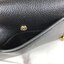 ของแท้ 💯% กระเป๋าสะพาย TORY BURCH มาพร้อมสายสะพายโซ่ มีหนังรองบ่าค่ะ เปิด - ปิดกระเป๋าด้วยกระดุมแม่เหล็กแบบซ่อน