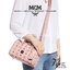 M.C.M ESSENTIAL BOSTON BAG IN VISETOS Small 23 Handbag มาพร้อมสายสปอร์ต กระเป๋าถือ/สะพายข้าง ทรงหมอน สวยโดดเด่น ทรงสวยยอดนิยม มาพร้อมพวงหนังห้อย และสายรัดเก็บหูจับ วัสดุหนังแคนวาสคุณภาพดี เปิด-ปิดด้วยซิป ภายในโล่งกว้าง ใส่ของได้เยอะ กระเป๋าสตางค์ โทรศัพท์