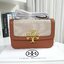 ของแท้ 💯% TORY BURCH ‘ELEANOR’ SHOULDER BAG กระเป๋าสะพายข้าง ไซส์กำลังน่ารัก วัสดุทำจากผ้าCanvas สลับหนังแท้ ฝาพับเปิดปิดด้วยแผ่นแม่เหล็ก มีช่องเล็กแยกอีกหลายช่อง ใส่โทรศัพท์ สมุดบัญชีได้