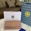 TORY BURCH Croc Long Wallet กระเป๋าสตางค์ใบยาว วัสดุหนังแกะสังเคราะห์ อะไหล่อทองโดดเด่นที่ด้านหน้า หนังเงาขึ้นรูปสวย เปิด-ปิดด้วยกระดุม ด้านในกระเป๋าแบ่งออกเป็นPatation มีช่องชิปยาวตรงกลาง มีช่องสำหรับ 6 ใบ งานสวยพร้อมส่งให้รับทรัพย์กันแล้ววันนี้
