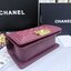 ORI หนังแท้ | CHANEL Boy 20cm shoulder bag กระเป๋าสะพายรุ่นยอดนิยมสุดคลาสสิคตลอดกาล หรูหราระดับตำนาน สวยงามเหนือกาลเวลา ขนาดเล็กน่ารัก ไม่ว่าเวลาจะผ่านไปเเค่ไหนก็ไม่เคย Out เรียบ หรู คลาสสิค ผู้ดี ไฮโซที่แท้ทรูสวยมากค่ะ