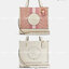 ใหม่ล่าสุด อดใจยังไงไหว💋 COACH Dempsey Field Tote 22 ((C5268//C5115)) พร้อมส่งความสวยที่ไทยค่ะ! กระเป๋าทรง Tote ขนาดพอเหมาะลำตัว พกพาง่ายสะดวกได้กับทุกๆวัน ด้านหน้าปั้มโลโก้แบรนด์ตัวใหญ่สวยค่ะ;เปิดปิดกระเป๋าแบบกระดุมแม่เหล็ก ภายในใส่กระเป๋าเงินใบย