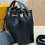 LV Bundle Bag / LV Bella Bucket Bag กระเป๋าสะพายทรงบัคเก็ตรุ่นใหม่ หนังแท้ Monogram Empreinte ตกแต่งอะไหล่สีทองหรูหราปั้มแบรนด์ รูปทรงกระเป๋าเพรียวบางใช้งานได้ตั้งแต่เช้าจรดค่ำแมตช์กับเสื้อผ้าได้ทุกชุด หูจับแบบคู่ใช้ถือก็ดู ล้ำสมัย
