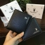 PLAYBOY SHORT WALLET กระเป๋าสตางค์สั้นพับ 2 ตอน รุ่นหายาก Limited Edition จาก Playboy หนังนิ่มอยู่ทรงสวย ด้านหน้าปั๊มโลโก้แบรนด์ ขนาดกำลังดีพกพาสะดวก ภายในมีทั้งช่องใส่รูป ใส่บัตร และ ช่องใส่ธนบัตรแยกสองช่อง เป็นสัดส่วนเหมือนกระเป๋าสตางค์ ใบยาว มาพร้อมกล่