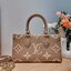 LV OnTheGo East West Monogram Bag / LV Tote Bag กระเป๋าทรงโท้ทที่ใครเห็นต้องเป็นคลั่งรัก ยอดฮิต คลาสสิค ผู้ดี หรูหราได้ทุกลุค ทุกสไตล์ เกรดวีไอพี ไฮเอน 1:1