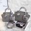 รุ่นขายดีตลอดกาล กระเป๋าหนัง saffiano สวยมากๆค่า รุ่น KEEP Infinite office bag สวย น่ารัก ขนาดตอบทุกโจทย์การใช้งาน เห็นแล้ว **หลงรักเลยคะ 🌲ตัวกระเป๋าขนาดกำลังดีหนังsaffiano ลายสวยที่สำคัญ ดูแลรักษาง่าย ประดับด้วยผ้าพันหูกระเป๋ารุ่นพิเศษ ทำให้กระเป