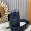 TOP ORI หนังแท้ | LV Getaway Messenger Bag กระเป๋าสะพายทรงแมสเซนเจอร์ ขนาดกะทัดรัดเพรียวบางตอบโจทย์การใช้งานเป็นได้ทั้งกระเป๋าเพาช์และกระเป๋าแมสเซนเจอร์ งานหนัง Monogram Shadow ผสานการประทับลาย Monogram อย่างกลมกลืน