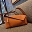 LOEWE PUZZLE HOBO BAG ใหม่ล่าสุด กับแบรนด์ที่มีดีไซน์โดดเด่นเป็นเอกลักษณ์ สวยหรูทุกรุ่นจริงๆ!! กระเป๋าสะพายโฮโบ ทรงสวย สไตล์พัซเซิลคลาสสิค วัสดุหนังวัวฟอกสี นิ่มมือ ฟินมาก!! เปิดใช้งานด้วยซิป ที่ภายในโล่งกว้าง ใส่ของสำคัญได้ครบไม่มีพลาด แบบสบายๆ มาพร้อมสา