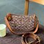 รุ่นใหม่ล่าสุด ต้อนรับหน้าหนาวนี้กันค่าา🎀 COACH SWINGER BAG IN SIGNATURE TEXTILE JACQUARD WITH BOUQUET MOTIF EMBROIDERY ((C6289)) พร้อมส่งที่ไทย จำนวนจำกัด สวยมากๆค่ะ! กระเป๋าหิ้วได้//สะพายข้างได้ วัสดุJacquardทอลายแบรนด์+หนังแท้ ได้ลงตัวสวย ดูคลา