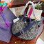 Tory burch t monogram jacquard drawstring hobo อีกหนึ่งคอลเลคชั่นจาก T monogrameที่ออกแบบมาในรูปทรงกระเป๋า hobo เป็นกระเป๋าที่มีพื้นที่เยอะในการจัดเก็บสิ่งของได้อย่างดีเยี่ยม ลวดลายสีสันของกระเป๋าทอลายแบบแจ๊คการ์ดอย่างประณีต สะท้อนให้เห็นถึงกลิ่นอายงานฝีม