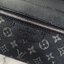 LV Outdoor Messenger Bag กระเป๋าทรงแมสเซนเจอร์สีดำสวยคลาสสิก รุ่นที่ได้รับความนิยมอย่างมาก ท่านชวยควรมีติดตู้ไว้ได้ใช้งานบ่อยๆ แน่นอนค่ะ