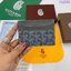 GOYARD Card Holder กระเป๋าใส่การ์ดรุ่นแบน ใช้ง่าย ใส่บัตรได้เยอะ (ใส่ซ้อนกันเลยจ้า) ด้านบนใส่แบงค์พับครึ่งได้นะคะ ดีมาก ผู้ชายก็ชอบ ผู้หญิงก็ชอบ