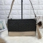 GUESS CROSSBODY BAG กระเป๋ารุ่นนิยม รุ่นนี้สวยเก๋มากๆ มีลายแบรนด์ตัดกับหนังเรียบสวยงาม พร้อมโลโก้แบรนด์สีเงินสวยเด้น มาพร้อมพวงกุญแจหนังเป็นพู่ๆ ประดับข้างๆ เปิดปิดด้วยซิปบน ด้านนายมีช่องใส่โทรศัพท์ และช่องอื่นๆ รุ่นนี้สามารถใส่กระเป๋าเงินใบยาวได้ ของจุกจ