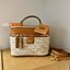 M.C.M HIMMEL VANITY CASE IN LAURETOS กระเป๋าทรงกล่อง มีหูจับด้านบน หนังสวยนุ่มมือ สวยงาม อะไหล่ทอง