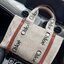 CHLOÉ Woody large leather-trimmed cotton-canvas tote กระเป๋าแบรนด์ดังจากสัญชาติฝรั่งเศส เป็นที่ชื่นชอบของเซเลบริตี โคลเอ้รุ่นนี้เป็นสไตล์วินเทจ เรียบหรูและดูดี ออกแบบมาเพื่อการใช้งานที่ง่ายแสนง่าย และยังจุของได้ไม่น้อยเลยทีเดียว เพิ่มความมีเสน่ห์และแข็งแร