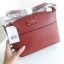 รุ่นแนะนำ **สวยเว่อร์วังสุดๆ Kate Spade New York Mini Cross Body Bag กระเป๋าถือหรือสะพายหนัง Saffiano สวยหรูอยู่ทรงสไตล์ PRADA ด้านหน้าประดับโลโก้สีทองสวยไฮโซ มาพร้อมสายสะพายยาวปรับได้ ภายในมีช่องซิปและช่องเล็ก ซับในอย่างดีสกรีนลายตามแบบฉบับของแบรนด์ภายใน