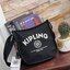 Kipling Patsy M Crossbody คอลเลคชั่นใหม่ล่าสุด ที่ไม่เน้นลวดลายและสีสัน แต่เน้นรูปแบบการใช้งานที่ง่ายแสนง่ายไม่ซับซ้อน ขนาดกำลังดี สามารถใส่ของที่จำเป็นได้ ไม่ว่าจะเป็นโทรศัพท์มือถือหรือกระเป๋าสตางค์ น้ำหนักเบา ด้านในของกระเป๋ายังแบ่งช่องเป็นระเบียบ พกพาไ