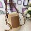 Loewe Bucket Bag / Loewe raffia and hemp bucket bag วัสดุ Textile Canvas & CalfSkin เป็นการนำวัสดุธรรมชาติมาสังเคราะห์หรือทอจนเป็นเนื้อเดียวกันคล้ายงานสาน มีความวินเทจในตัว น้ำหนักเบา ดูแลรักษาง่าย เหมาะกับยุคสมัยที่เข้ากับธรรมชาติและต้องการความคล่องตัว เ