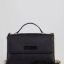 💕GUESS JANELLE CONVERTIBLE CROSSBODY BAG กระเป๋าสะพายข้างรุ่นใหม่ชนช้อปจากGuess สะพายได้ทั้งสายคู่และสายเดี่ยว สายสะพายโซ่ต่อหนังไม่เจ็บบ่า โลโก้ด้านหน้าตัวนูนเด่นชัด วัสดุหนังpu ลาย signature รอบใบ เปิดปิดด้วยกระดุมแม่เหล็กและซิป ภายในมีช่องซิปให