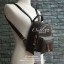 Calvin Klein Monogram mini backpack กระเป๋าสะพายเป้รุ่นใหม่ชนช้อป รุ่นยอดนิยม วัสดุ Saffiano PVC คุณภาพดี นิ่ม น้ำหนักเบา ด้านหน้าประดับด้วยโลโก้แบรนด์สุดหรู กระเป๋าโลโก้แบรนด์รอบใบ เปิดปิดกระเป๋าด้วยซิปสะดวกใช้ ที่จับหัวซิปปั้มแบรนด์ มีช่องซิปด้านหน้ากระ
