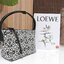 LOEWE ANAGRAM SHOULDER BAG VIP GIFT WITH PURCHASE (GWP) กระเป๋าถือหรือสะพายพรีเมี่ยมกิ๊ฟ Limited จาก LOEWE PERFUME DUTYFREE ไอเท็มแนะนำ! ภาพถ่ายสินค้าจริง สวยตรงปกไม่จกตา! ดีไซน์คงเอกลักษณ์วัสดุ Anagram Canvas Jacquard Fabric ผสมผสานกับหนังแท้ Calfskin ลง