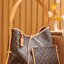 LV CARRYALL Monogram Canvas / LV Shopping Bag รุ่นใหม่ล่าสุด กระเป๋าสะพายทรงหรูหรามีสไตล์ สวยปังมั้ยไหว ใบจริงสวยมากกกก ได้สวยก่อนใคร วัสดุหนังแคนวาสเคลือบลาย สวย คลาสสิค ภายในเป็นช่องโล่ง จุของได้เยอะ สาวๆใช้ใบนี้ สะพายไปไหนก็เข้ากัน ถ่ายรูปสวยๆ ชิคๆ โดด