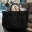 Victoria's Secret Canvas tote bag New Arrival กระเป๋าถือหรือสะพายทรง tote size L ใบใหญ่จุใจ วัสดุ Canvas หนา ด้านหน้าประดับโซ่ทอง สลับหนัง พร้อมสกรีนแบรนด์ Victoria's Secret และ ประดับหมุดด้านข้างเท่ๆห์เพิ่มดีเทล ปรับใช้ได้สองทรงค้า ภายในกว้างมี