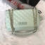 Guess Elliana Convertible Flap Over Crossbody กระเป๋าสะพายรุ่นใหม่จาก Guess factory รุ่นนี้สามารถสะพายได้ทั้งสายคู่และสายเดี่ยว สายสะพายโซ่ต่อหนังไม่เจ็บบ่า ด้านหน้าประดับtagโลหะหุ้มหนังถอดออกได้ วัสดุหนังpu ลายตาราง เรียบนิ่ม เปิดปิดกระเป๋าด้วยกระดุมแม่เ