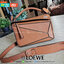 LOEWE CROSSBODY BAG VIP GIFT WITH PURCHASE GWP (**Size M**) กระเป๋าถือหรือสะพาย Limited จาก LOEWE PERFUME DUTY FREE วัสดุ Calfskin หนังแท้หนังสวยอยู่ทรงขนาดกำลังดีน้ำหนักเบา เปิดปิดด้วยซิป ภายในโล่งกว้างสามารถใส่กระเป๋าสตางค์ มือถือ ของใช้ได้เยอะ ด้านหลัง