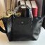 Longchamp Le Pliage Cuir Top handle bag S เรียกว่าเป็นกระเป๋าอีกหนึ่งรุ่นที่ไม่ว่ายังไงก็ฮอตฮิตและติดเทรนด์ตลอดไม่เคยเปลี่ยนกับ ทรง Le Pliage Cuir หนึ่งในตระกูลกระเป๋าสุดไอคอนิกจากแบรนด์