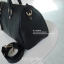 CHANEL CAVIAR HANDBAG VIP GIFT BAG กระเป๋าทรงหมอนขนาดกำลังดี #สวยหรูมาก งานพรีเมี่ยมกิ๊ฟของเเท้จาก CHANEL COUNTER แบรนด์ดัง หนังคาเวียร์เต็มใบ ด้านหน้าปั้มจมโลโก้สวยหรู เปิดปิดด้วยซิป ประดับTAG โลโก้แบรนด์อะไหล่ทอง มาพร้อมที่ล้อคกุญแจแสนเก๋ ใช้งานได้จริง 
