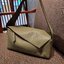 LOEWE PUZZLE HOBO BAG ใหม่ล่าสุด กับแบรนด์ที่มีดีไซน์โดดเด่นเป็นเอกลักษณ์ สวยหรูทุกรุ่นจริงๆ!! กระเป๋าสะพายโฮโบ ทรงสวย สไตล์พัซเซิลคลาสสิค วัสดุหนังวัวฟอกสี นิ่มมือ ฟินมาก!! เปิดใช้งานด้วยซิป ที่ภายในโล่งกว้าง ใส่ของสำคัญได้ครบไม่มีพลาด แบบสบายๆ มาพร้อมสา