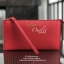 KATE SPADE Wallet Clutch Bag กระเป๋าทรงคลัชสุดคุ้มหนัง Saffiano ด้านหน้ามีโลโก้แบรนด์ มาพร้อมสายคล้องมือ เปิดปิดด้วยซิปสะดวกใช้ สามารถใส่แทนกระเป๋าสตางค์ใบยาว ภายในแบ่งออกเป็น3ช่องหลัก มีช่องใส่บัตร เครื่องสำอาง เครื่องเขียน เหรียญ ไส่ไอโฟนพลัส ได้ค่ะ มีก
