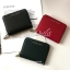 กระเป๋าสตางค์ใบสั้น CHARLES & KEITH เปิด - ปิดกระเป๋าด้วยซิปรอบ ด้านในมีช่องใส่บัตร ช่องใส่ธนบัตร ช่องใส่รูป และช่องซิปค่ะ