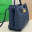 BOTTEGA Small Andiamo Denim Shoulder Bag 25cm / BOTTEGA Tote Bag กระเป๋าสะพายดีไซส์สาน วัสดุเดนิมคอตตอนรุ่นใหม่ สวยงามเป็นเอกลักษณ์ เกรดออริ 1:1 ใช้งานต่างประเทศได้