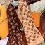 Louis Vuitton Women’s Scarves Accessories อีกหนึ่งแบรนด์ดังจากปารีส ด้วยงานพรีเมี่ยมกิ้ฟ ส่งมอบความรู้สึกดีๆให้กับคนที่คุณรัก ในรูปแบบผ้าพันคอและผ้าคุมไหล่ผืนใหญ่ให้ความอบอุ่น ถักทอด้วยผ้าcashmere ผ้าเนื้อดี สัมผัสนุ่มมือ ทอลายในตัว สีและลายคมชัด เหมาะสำห