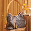 LV CARRYALL Monogram Canvas / LV Shopping Bag รุ่นใหม่ล่าสุด กระเป๋าสะพายทรงหรูหรามีสไตล์ สวยปังมั้ยไหว ใบจริงสวยมากกกก ได้สวยก่อนใคร วัสดุหนังแคนวาสเคลือบลาย สวย คลาสสิค ภายในเป็นช่องโล่ง จุของได้เยอะ สาวๆใช้ใบนี้ สะพายไปไหนก็เข้ากัน ถ่ายรูปสวยๆ ชิคๆ โดด