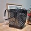 GOYARD PETITE FLOT BUCKET BAG กระเป๋าสะพายทรงบัคเก็ต ที่ดีไซน์สะดวกต่อชีวิตมาก รูปทรงคลาสสิค ดีไซน์เป็นเอกลักษณ์ สดใสทุกสี ดูผู้ดีในตัว วัสดุหนังแคนวาสพิมพ์ลายสวยคม ปากกระเป๋ารูดเปิด-ปิดได้ตามชอบ ภายในเป็นช่องโล่ง ใส่กระเป๋าสตางค์ มือถือ ได้ครบถ้วน มาพร้อ