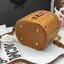 M.C.M CYLINDER CROSSBODY IN VISETOS รุ่นยอดฮิตอีกหนึ่ง!! กระเป๋าสะพายข้าง ดีไซน์ทรงกระบอก ให้คุณสนุกไปกับทุกสไตล์การแต่งตัว สวยอยู่ทรง ใส่ของสำคัญได้ครบถ้วน วัสดุหนังแคนวาสคุณภาพดี เปิด-ปิดด้วยซิปรอบ ภายในบุผ้าสลับหนังแท้ เป็นช่องโล่งทำให้เก็บของไว้ได้สะด