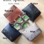 Kate Spade INA Greta Court Glitter Crossbody กระเป๋าถือหรือสะพายใบเล็ก วัสดุหนัง Saffiano สวยหรู ด้านหน้าประดับโลโก้สีทองสวย ก้นกระเป๋ามีดีเทลด้วยGlitter วิ้งๆดูหรู ภายในมีช่องซิปและช่องเล็ก สามารถใส่ ipad mini กระเป๋าสตางค์ใบยาวและของจุกจิกได้เยอะ มีหมุด