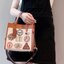 COACH FIELD TOTE 22 WITH PATCHES CA138 ส่วนหนึ่งจาก Coach Pride Collection ซึ่งเป็นการเฉลิมฉลองความเท่าเทียม ความหลากหลาย และการแสดงออกถึงตัวตนที่แท้จริงภายในชุมชน LGBTQIA+ ในเดือนนี้และทุกเดือน ตั้งแต่วันธรรมดาที่วุ่นวายไปจนถึงวันหยุดสุดสัปดาห์ที่เต็มไปด