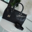 CHANEL CAVIAR HANDBAG VIP GIFT BAG กระเป๋าทรงหมอนขนาดกำลังดี #สวยหรูมาก งานพรีเมี่ยมกิ๊ฟของเเท้จาก CHANEL COUNTER แบรนด์ดัง หนังคาเวียร์เต็มใบ ด้านหน้าปั้มจมโลโก้สวยหรู เปิดปิดด้วยซิป ประดับTAG โลโก้แบรนด์อะไหล่ทอง มาพร้อมที่ล้อคกุญแจแสนเก๋ ใช้งานได้จริง 