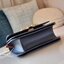 TORY BURCH ELEANOR SMALL CONVERTIBLE SHOULDER BAG ฮอตไอเท็ม รุ่นนี้ขายดีขายหมด สวยหรู คุณหนู ผู้ดี!! หายากมากแล้วน้า กระเป๋าสะพายข้าง ดีไซน์อยู่ทรง ขนาดกำลังสะดวกใช้สำหรับสาว วัสดุหนังแท้เต็มใบ สีทูโทน เปิด-ปิดด้วยแถบแม่เหล็ก ภายในแบ่งสัดส่วนได้เป็นอย่างด