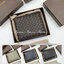 หนังแท้ BOTTEGA VENETA WALLET / BV Wallet พร้อมส่งที่ไทย กระเป๋าสตางค์ใบสั้นคุณผู้ชาย รุ่นตามหา มาเท่าไหร่ไม่เคยพอเลยค่า เป็นรุ่นคลาสสิกที่หยิบมาใช้งานได้บ่อยที่สุด งานหนังลูกวัวแท้ทั้งใบ ใช้ทนทานได้นาน ใช้ทนทานได้นานภาพสินค้าถ่ายจากงานขายจริง ใช้งานต่างป
