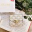 พรีเมี่ยมกิ๊ฟแท้ 100% 】CELINE SHORT WALLET VIP GIFT WITH PURCHASE (GWP) พรีเมี่ยมกิ๊ฟ Limited จาก CELINE HAUTE PARFUME DUTYFREE COUNTER วัสดุ Triomphe Canvas หนังสวยอยู่ทรงปั้มโลโก้ด้านหน้าเปิดปิดฝาพับกระดุม