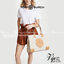 Tory Burch Ella maxi Logo Canvas Mini Tote Bag Collection นี้เป็นกระเป๋าที่ตอบโจทย์สาววัยทำงานอย่างมาก ด้วยโทนสีที่สุภาพ เรียบหรู อีกทั้งยังมีขนาดกำลังดีไม่ใหญ่จนเกินไปและยังบรรจุของได้จำนวนมาก จึงสามารถหิ้วไปทำงาน ชอปปิง หรือจะใช้เป็น Everyday Bag ในชีวิ